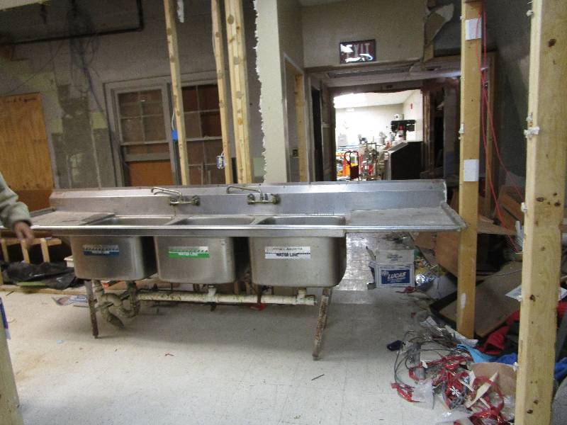 lot 167 image: 3 Compartment Sink
