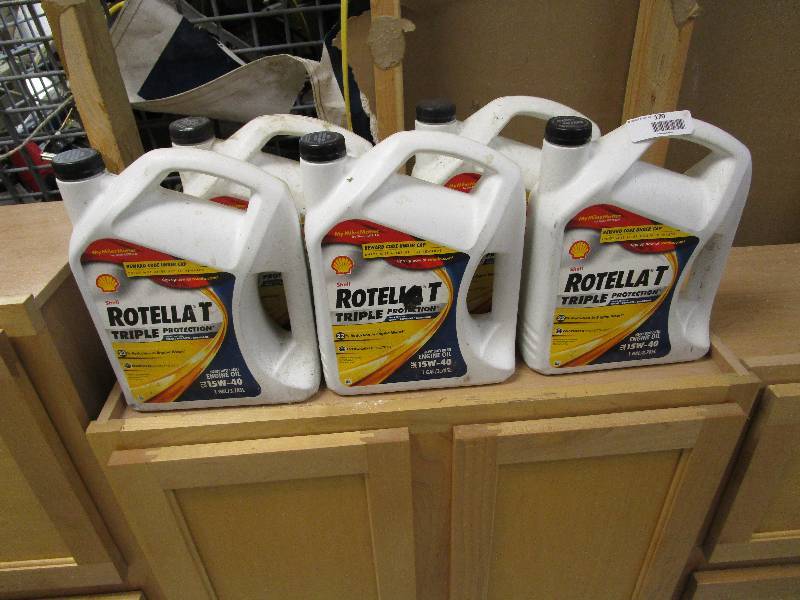 lot 170 image: Lot of 15w40 Oil