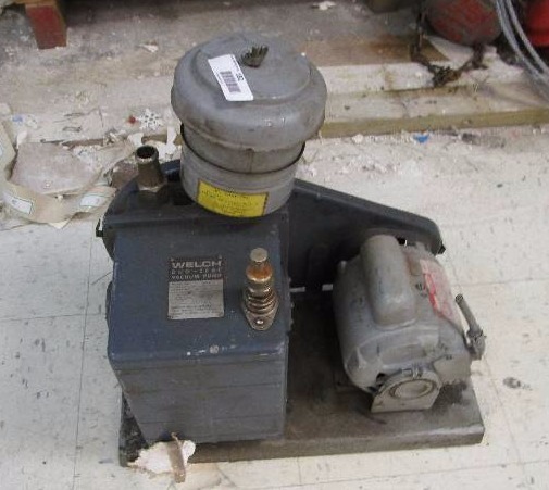 lot 182 image: Welch 1400 Duo Seal Vacuum Pump
