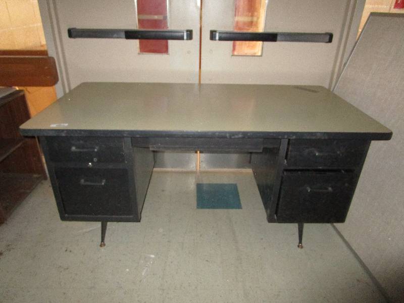lot 290 image: Steel Desk