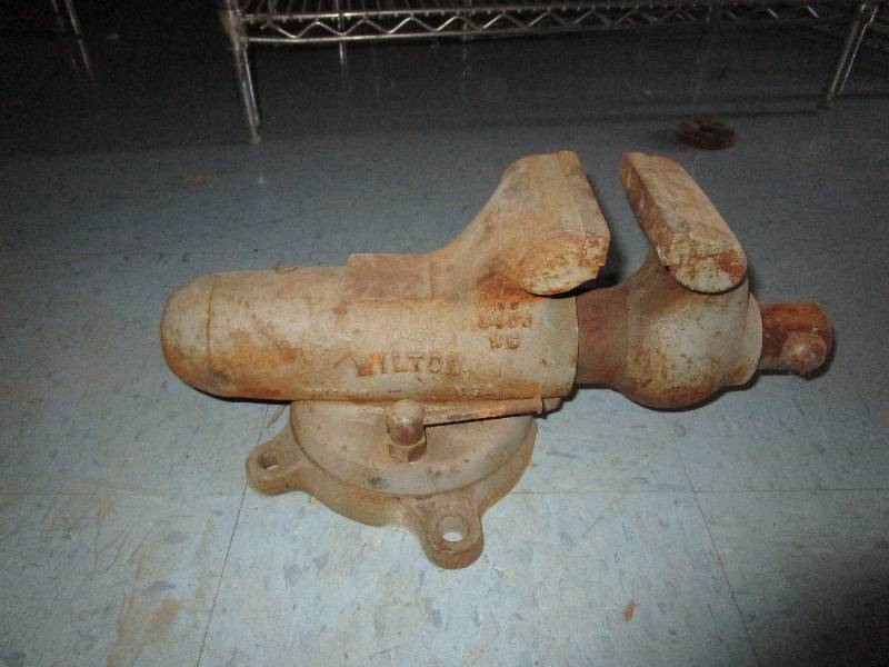 lot 295 image: Large Wilton Bench Vise