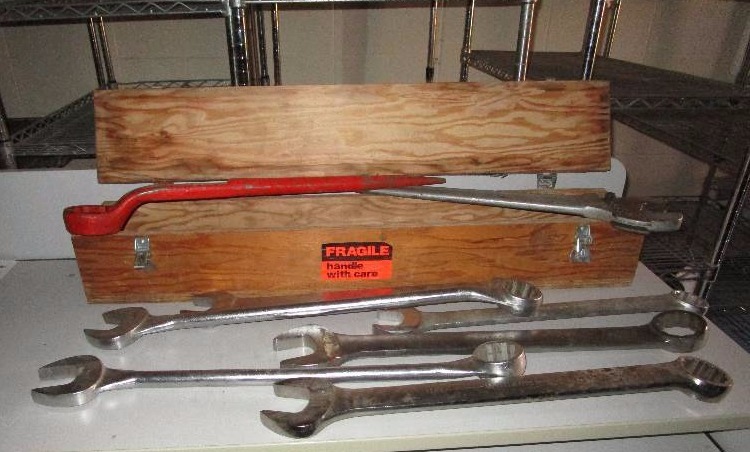 lot 14 image: Superwrench Set