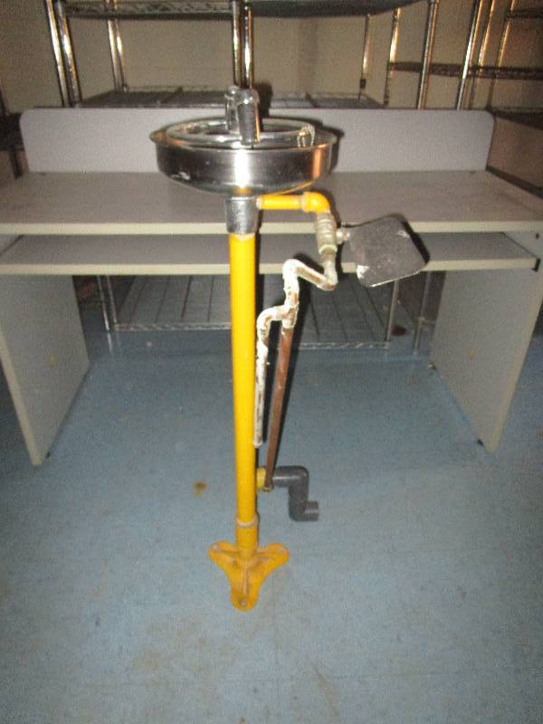 lot 304 image: Eye Washing Station