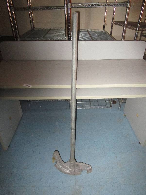 lot 305 image: Pipe Bender