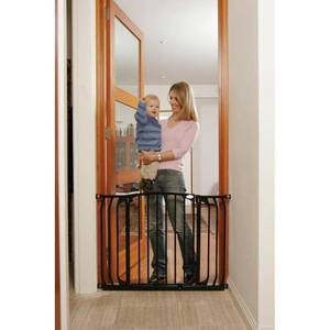 lot 1717 image: Dreambaby� Chelsea Xtra-Wide Hallway Auto-Close Gate - Black