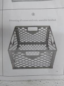 lot 40931 image: Metal crate