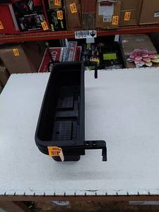 lot 40945 image: 2 - Side rail garden planters