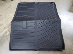 lot 11941 image: Yita Motor 3pc Truck Liner 40x33