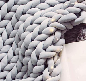 lot 102659 image: MKWEY Chunky Blanket Soft Throw 80x80in, Chunky Knit Throw Blanket Soft Cable Knitted, Cheap Chunky Knit Throw Blankets for Bed, Cozy Cable Knit Queen, for Couch, Sofa