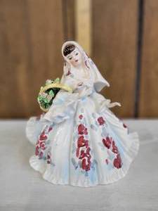 lot 1277 image: Vintage Lefton hand painted maiden wbasket figurine 426