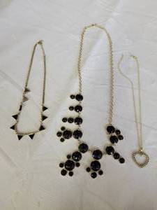lot 1291 image: 3 necklaces