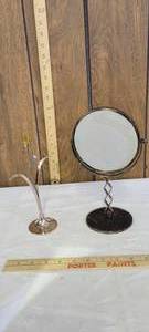 lot 1338 image: Godinger metal flower bud (missing main flower) and mirror wmetal stand