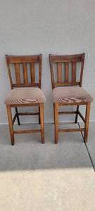 lot 1350 image: Pair of barstools wpadded cushions
