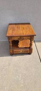 lot 1360 image: Endtable 27L X 22w X 21 12 H