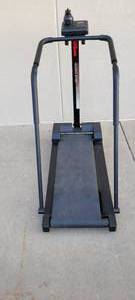 lot 1375 image: Wilson manual treadmill MT4000 wbottle