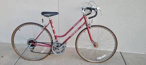 lot 1378 image: Vintage world sport Schwinn bike
