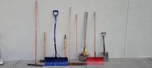 lot 1382 image: Yard tools