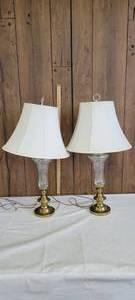 lot 1402 image: Pair of table lamps wglass base
