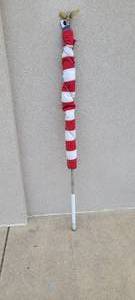 lot 1404 image: Flagpole wflag- Eagles wing is broken