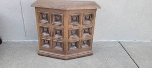 lot 1477 image: Hamper 25L X 12W X 22H