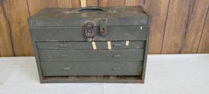lot 1504 image: Vintage toolbox