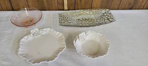 lot 1527 image: Decorative dishes
