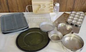 lot 1534 image: Dish drainer, silverware tray, baking pans and more