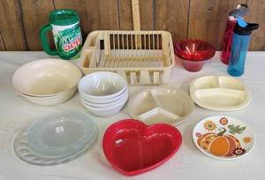lot 1535 image: Dish drainer, bowls, plates and bottles