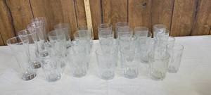 lot 1541 image: Glass cups