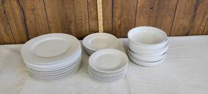 lot 1542 image: White dish set