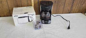 lot 1544 image: Coffee maker, coffee filter and coffee pot