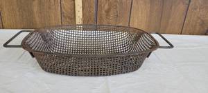 lot 1552 image: Vintage cast iron fry cooking basket and griddle