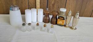 lot 1554 image: Salt and pepper shakers and a syrup pourer