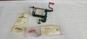 lot 1555 image: The Pampered Chef Applepeelercorerslicer tool