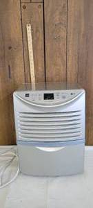 lot 1566 image: LG humidifier