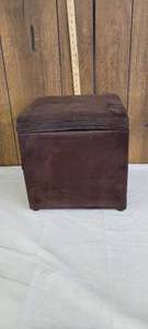 lot 1570 image: Cube wstorage- has small hole