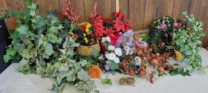 lot 1574 image: Faux floral decor
