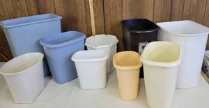 lot 1575 image: Wastebaskets