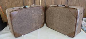 lot 1578 image: Pair of suitcases