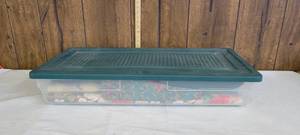 lot 1582 image: Rubbermaid gift wrap box