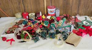 lot 1586 image: Christmas decor