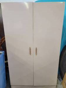 lot 1476 image: Sandusky metal cabinet