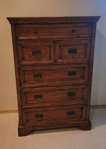 lot 101 image: Aspenhome Chest of Drawers 38.5 x 20 x 55.5 - 5 Drawers
