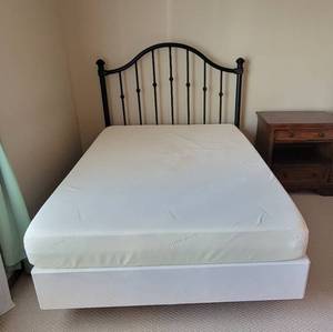 lot 105 image: Tempur-Pedic Full Size Mattress, Box Spring and Metal Headboard with Bed Rails