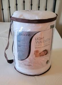lot 109 image: The Seasons Collection Light Warm Oversized Allergy-Free Down Comforter FULLQUEEN