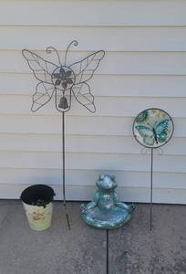 lot 121 image: Outdoor Decor