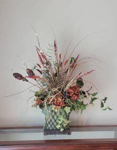 lot 136 image: Floral Arrangement - 40