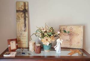 lot 137 image: Home Decor