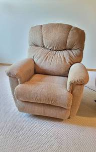 lot 148 image: La-Z-Boy Power Rocker Recliner