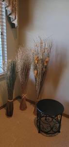 lot 154 image: Metal and Wood Plant Stand and Grass Decor